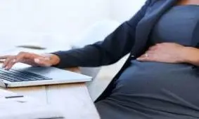 خانم‌های باردار یزدی واکسینه می شوند