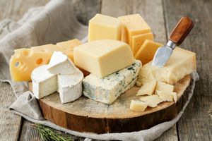 مشهورترین پنیر‌های دنیا، از پنیر الاغ تا پنیر گوزن