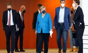 آلمان برای ترغیب بیشتر مردم به واکسیناسیون، تست رایگان کرونا را متوقف می کند