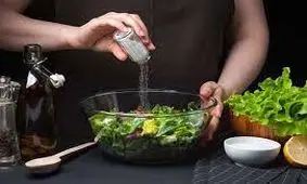استفاده از نمک می‌تواند نگهدارنده مناسبی برای غذا باشد؟