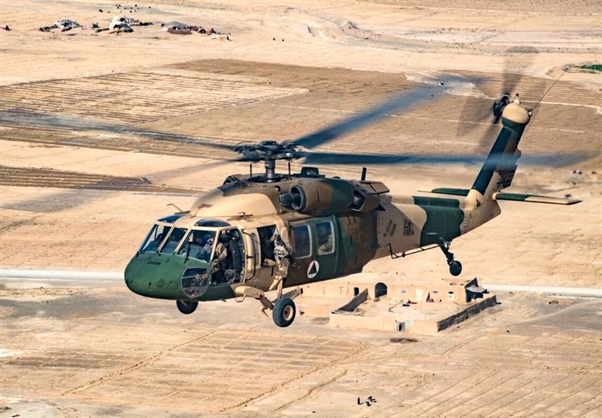 پرواز طالبان با هلیکوپتر بر فراز افغانستان/ طالبان خلبان مخصوص هم دارند/ ویدئو