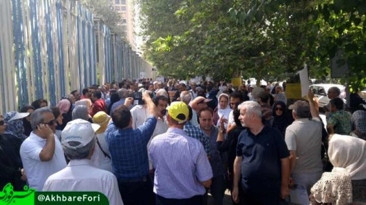 تجمع سپردهگذاران کاسپین و آرمان مقابل قوه قضائیه