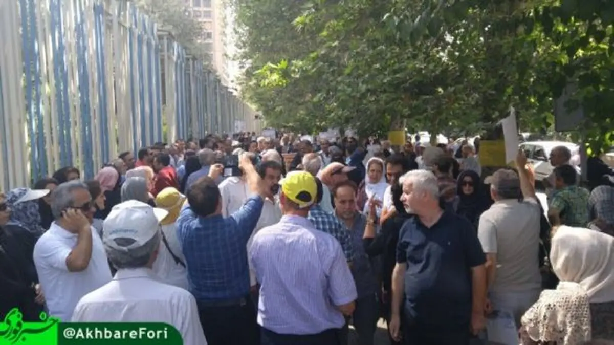 تجمع سپرده‌گذاران کاسپین و آرمان مقابل قوه قضائیه