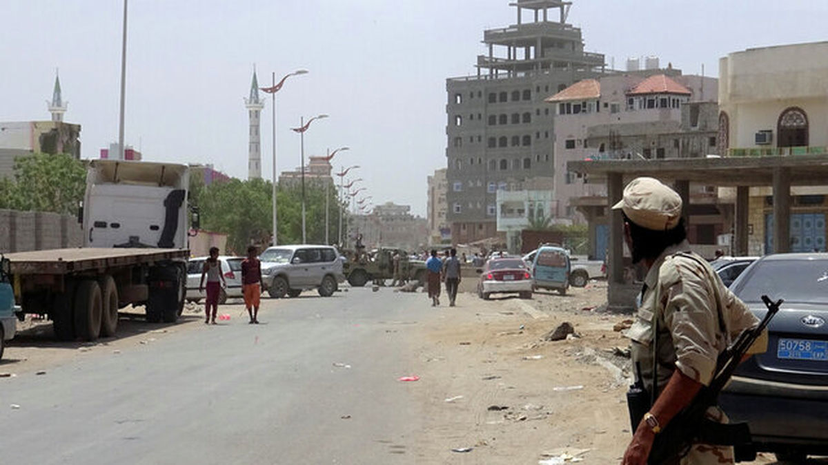 صدای انفجار مهیب در عدن و اخباری از حمله به فرمانده پلیس این شهر یمن
