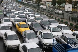مردم قبل از تعطیلات به جاده زدند/ ترافیک سنگین در آزادراه کرج - قزوین