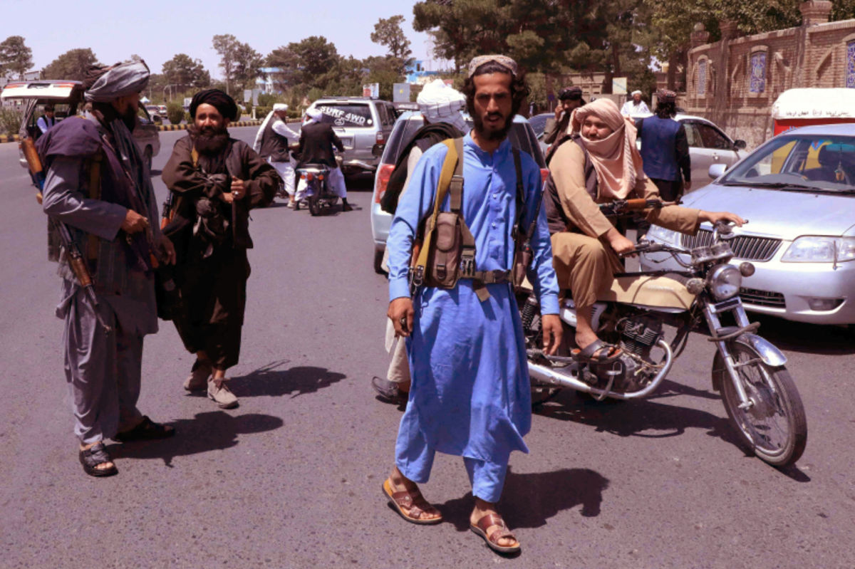 عکسی معنی دار از حضور طالبان در کابل