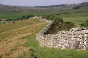 کشف تکه‌ای از یک دیوار باستانی در انگلیس