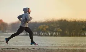 به‌ خاطر این ۱۸ دلیل، ورزش ناشتا را به برنامه روزانه اضافه کنید