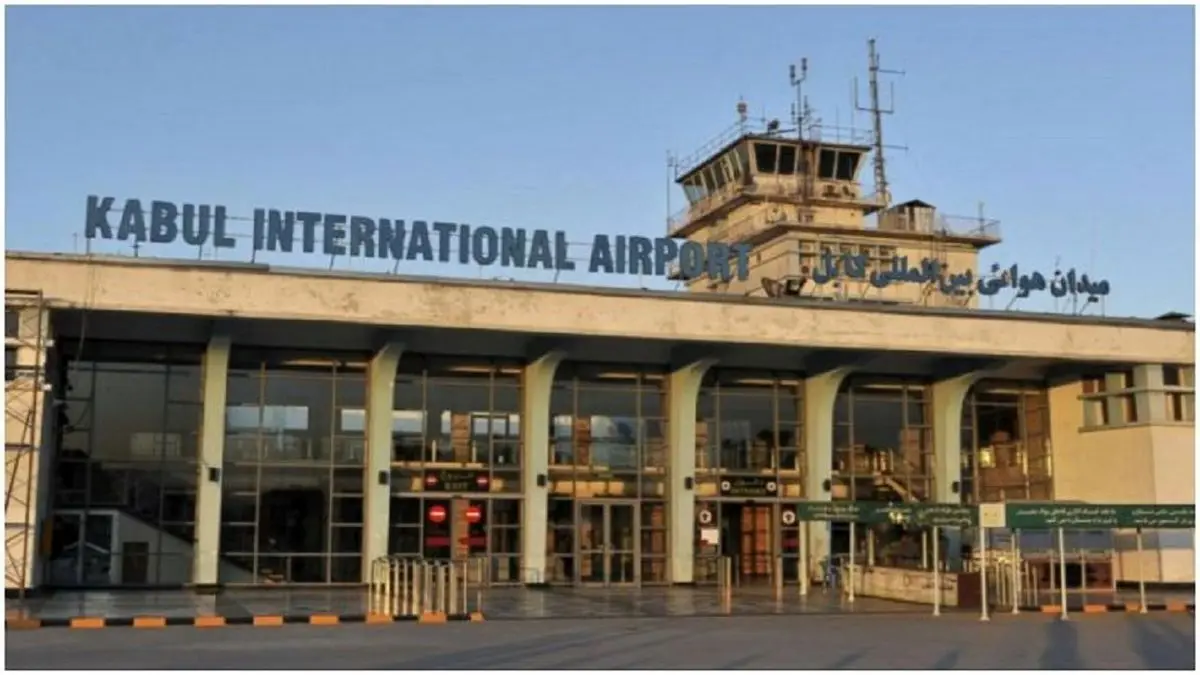 وضعیت فرودگاه کابل؛ مردم می خواهند به زور سوار هواپیما شوند/ ویدئو