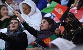 ضجه‌های یک زن افغانستانی مقابل دفتر سازمان ملل در تهران: وطنم خراب شد، حالا کجا بروم؟! /ویدئو