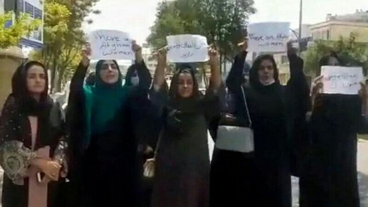 اولین تجمع زنان در کابل پس از ورود طالبان برگزار شد