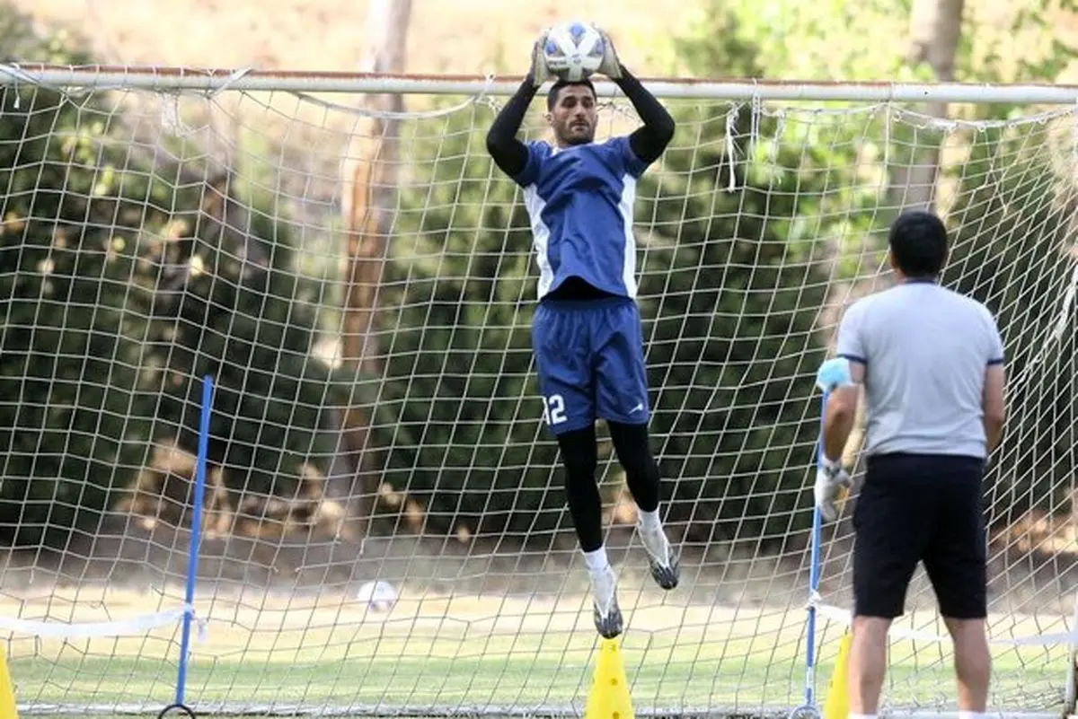 جدایی مظاهری از استقلال منتفی شد/ دروازه‌ بان جوان هم می‌ ماند