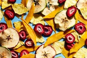 ۶ روش ساده خشک کردن میوه در خانه