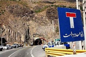 مسدود شدن محور «یاسوج_ بابامیدان» در پی برخورد کامیون با تونل