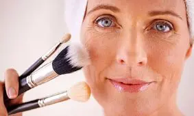6+1 نکته و تکنیک آرایش چشم برای خانم های مسن