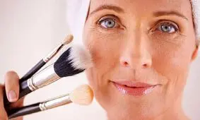6+1 نکته و تکنیک آرایش چشم برای خانم های مسن