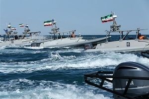رژه ۱۵۰ فروند شناور نیروی دریایی سپاه در خلیج فارس