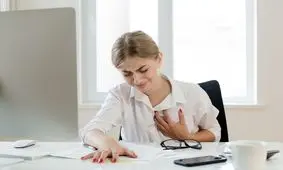 این علائم به زنان هشدار حمله قلبی می‌ دهد