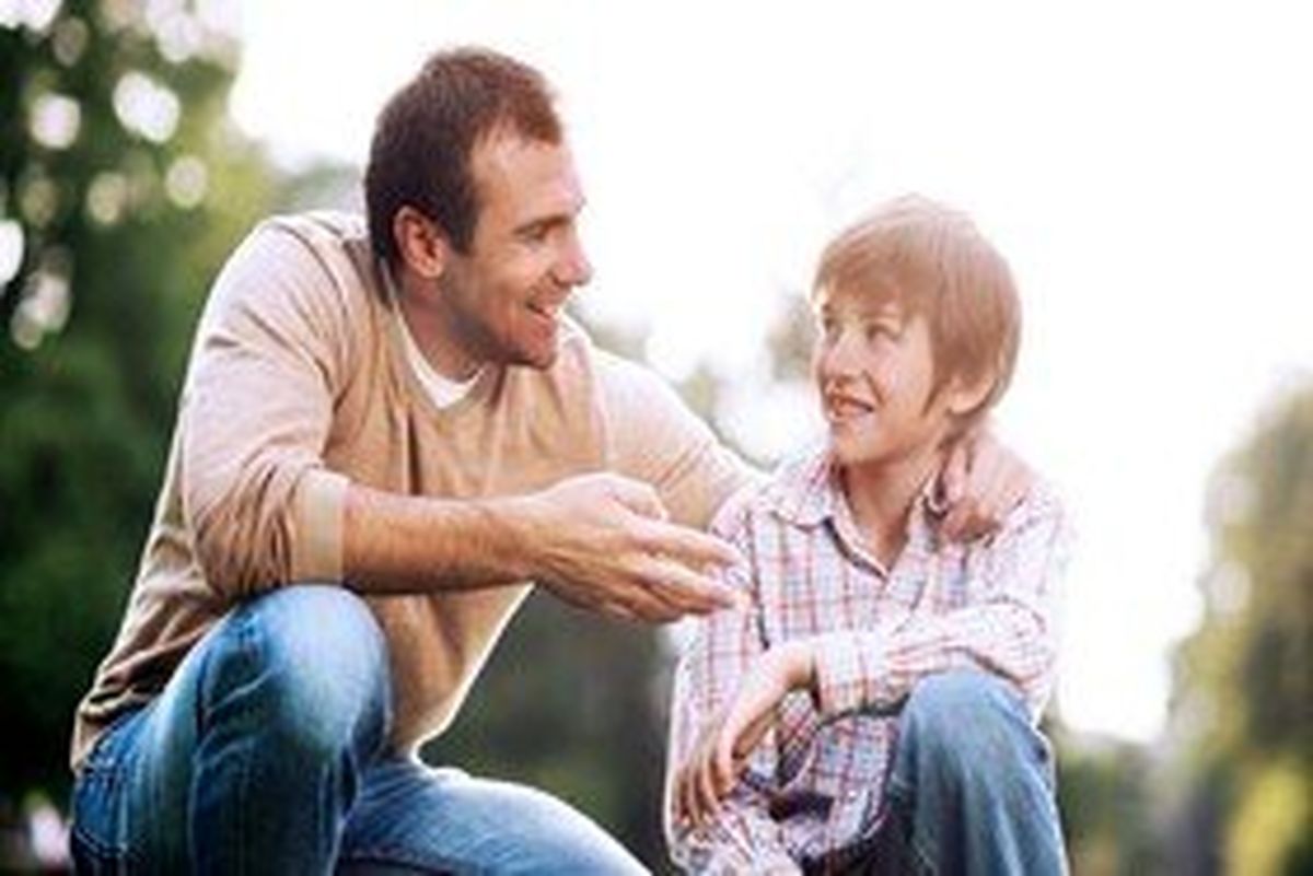 چرا نوجوانان تحت تاثیر نظرات هم سالانشان قرار می‌گیرند؟
