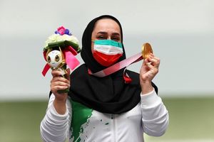 ساره جوانمردی پرچمدار ایران در مراسم اختتامیه
