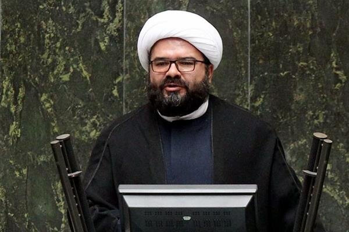 یا ‎گاندو تعطیل شود یا هرچه زودتر محاکمه روحانی را شروع کنید