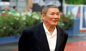 با کلنگ به کارگردان مشهور سینما حمله شد!