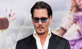 هواداران فرانسوی جانی دپ بی اعتنا به حواشی برایش سنگ تمام گذاشتند