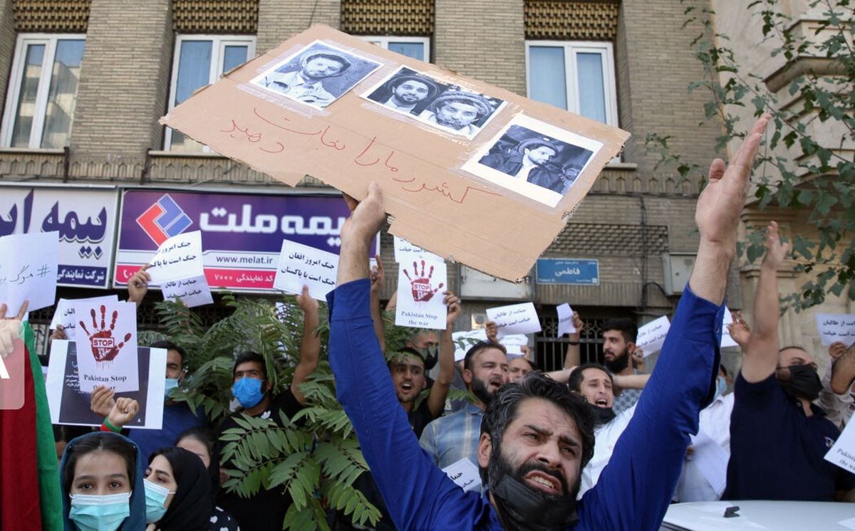 تجمع اعتراضی افغانستانی های مقیم تهران در برابر سفارت پاکستان/ عکس