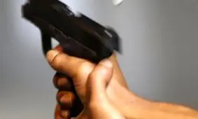 ماجرای تیراندازی مامور به فرد قمه به دست چه‌ بود؟