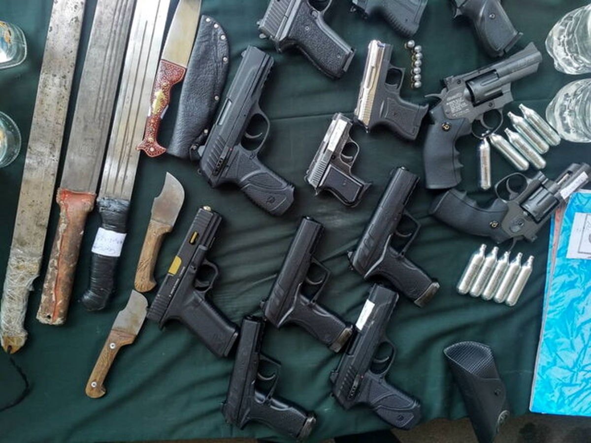 انهدام باند قاچاق سلاح در لرستان/ کشف ۱۶۳قبضه سلاح و دستگیری ۱۵ نفر