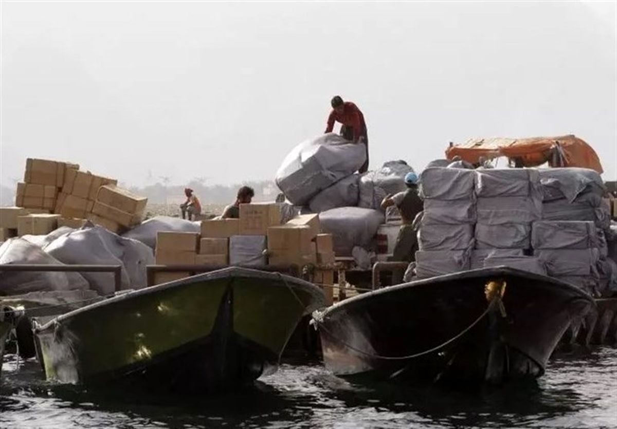 ۴ فروند شناور حامل ۲۰ میلیارد تومان کالای قاچاق در آب‌های خلیج‌فارس در استان بوشهر توقیف شد