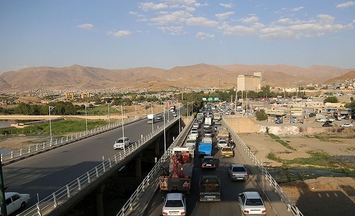 ترافیک سنگین در محورهای کرج - چالوس و آزادراه کرج - تهران ادامه دارد