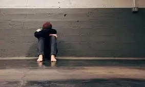 احساس بی هويتی، شروع يک خودكشی