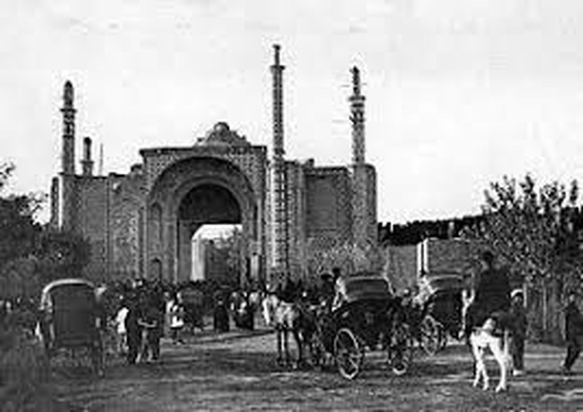 عکسی تاریخی از دروازه دولت تهران/ وقتی ورودی شهر، محل عبور شترها بود/ عکس