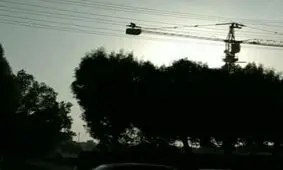 صحنه خودکشی از بالای جرثقیل