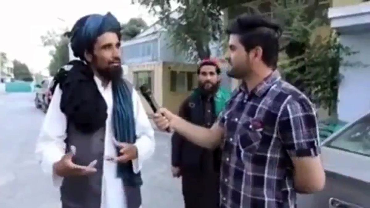 توضیحات یک عضو طالبان در مورد کشته شدن بچه های بیگناه در عملیات انتحاری/ ویدئو