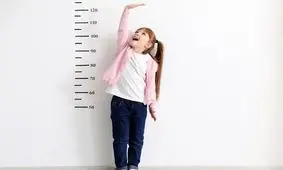 اقدام احمقانه مادر برای قد بلند شدن دخترش