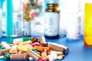 ۲۰درصد داروهای وادراتی قاچاق می شود! / ارز ۴۲۰۰تومانی قیمت دارو را کم نکرد