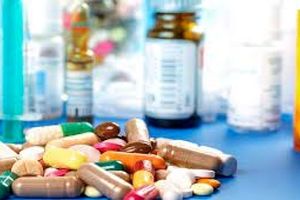۲۰درصد داروهای وادراتی قاچاق می شود! / ارز ۴۲۰۰تومانی قیمت دارو را کم نکرد