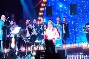 خواننده معروف ترکیه پس از ۱۲ سال روی صحنه رفت