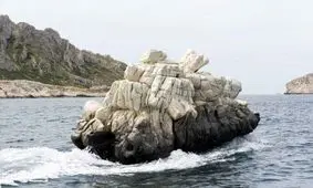 این تکه سنگ یک قایق است/ ویدئو