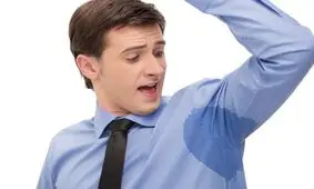از بین بردن لکه های عرق از روی لباس