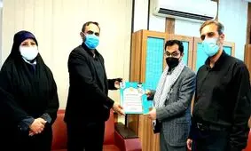 تجلیل از مدیر روابط‌ عمومی شرکت فولاد خوزستان
