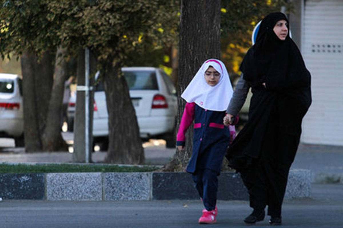 مادران هم میتوانند کارنامه دانشآموز خود را بگیرند؟