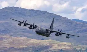 لحظه هولناک ورود هواپیما به شهر