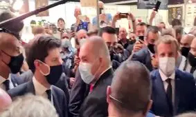 ماکرون هدف پرتاب تخم‌مرغ قرار گرفت/ ویدئو