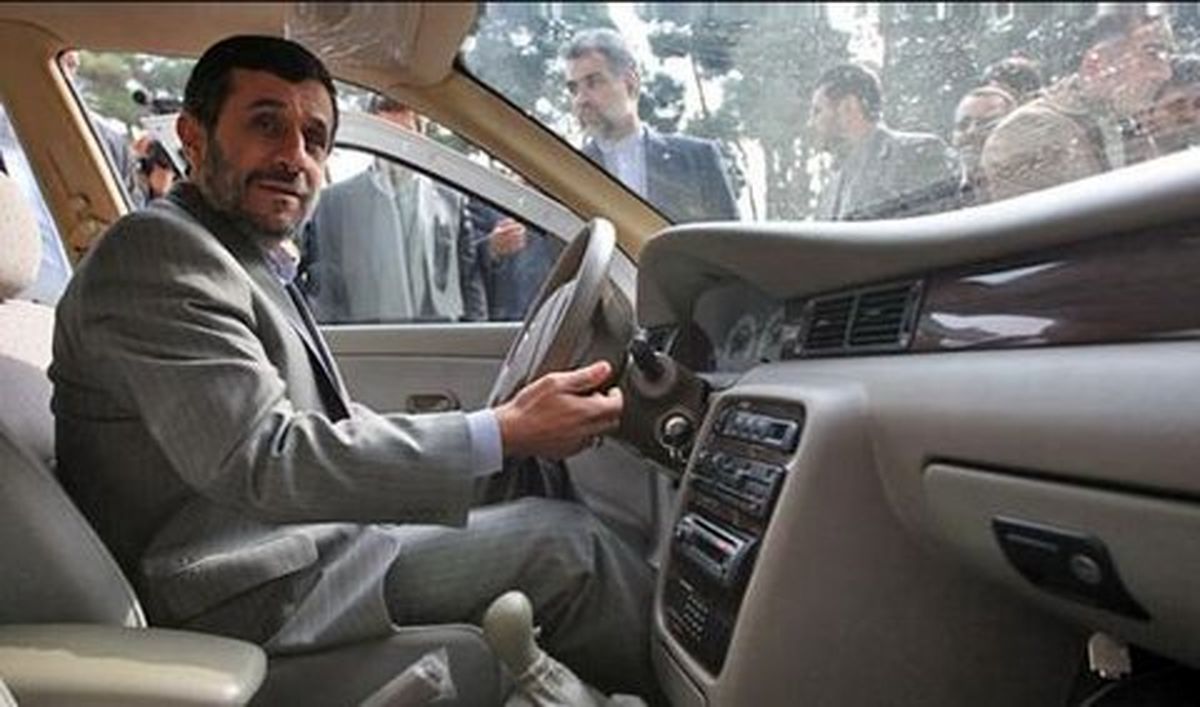 احمدی‌نژاد: یک روزی گفتم آقا این پراید کیلویی چند؟!/ ۱۵۰ میلیون تومان باید بدهیم پراید سوار شویم یعنی تحقیر ملت!/ ویدئو
