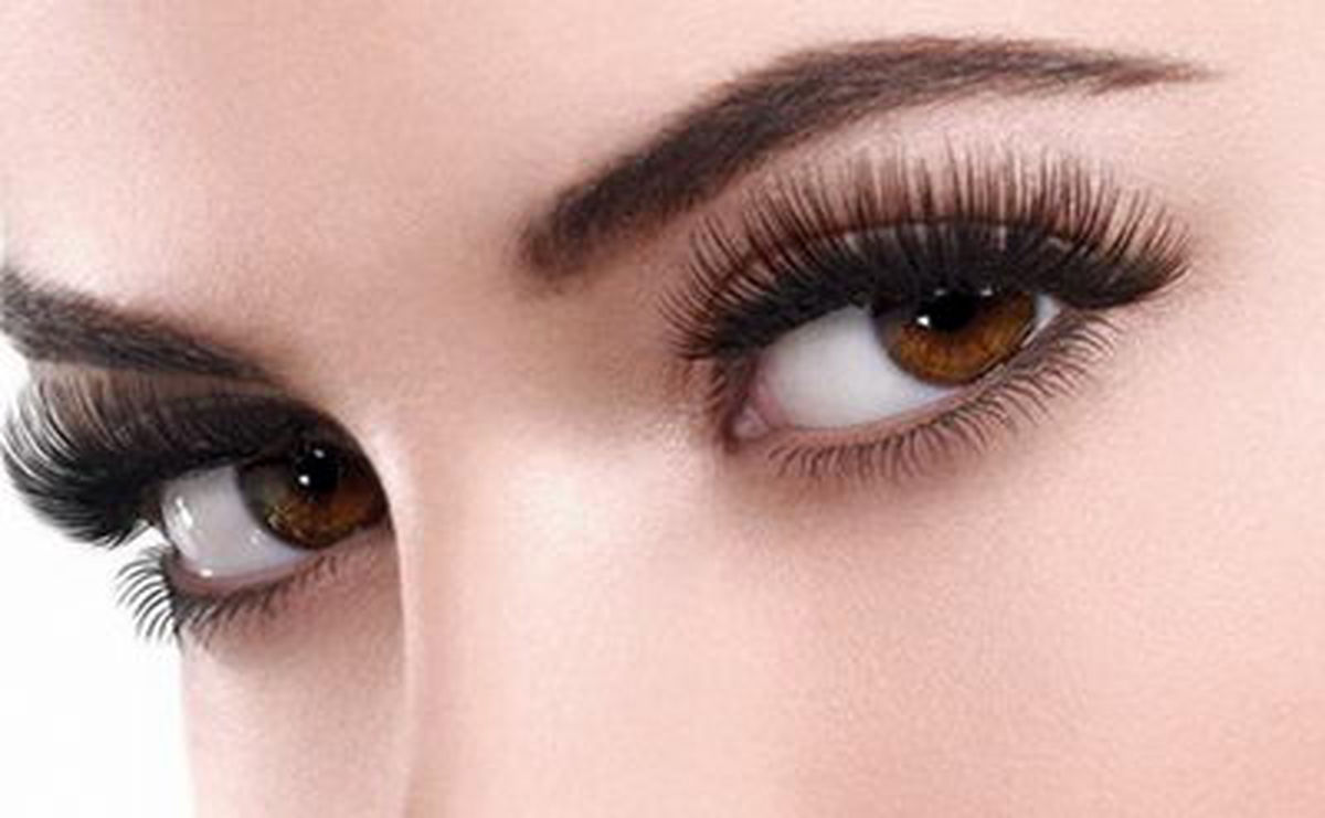 کدام نوع مژه مصنوعی آرایش چشم را زیباتر میکند؟
