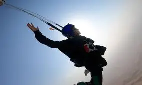 اولین زنان چترباز حرفه‌ای در عربستان/ عکس