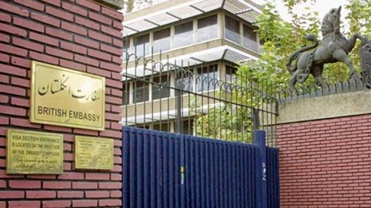 اهدای سوخت به سفارت انگلیس توسط بسیج دانشجویی دانشگاه امام صادق(ع)/ عکس